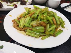 芹菜炒肉-雪野鱼头大王邢府公老店(雪野湖店)
