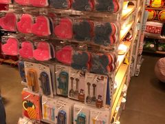 -名创优品(北京新中关购物中心地铁层店)