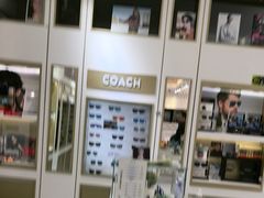 -美式眼镜·授权蔡司.依视路.尼康.豪雅.明月(人民广场店)