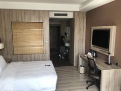 -西安大雁塔科技大学地铁站亚朵酒店