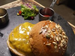 -HIGH FIVE哈福手工汉堡(桂林路店)