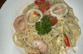 Garlic Spicy Creamy Scampi Pasta