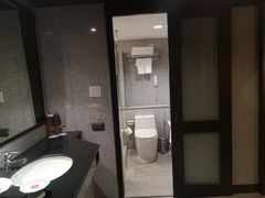 -曼谷湄南河畔华美达广场酒店