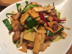 -云海肴·汽锅鸡·云南菜(天山百盛优客店)