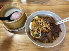 皮蛋肉饼瓦罐汤-万方圆拌粉瓦罐汤(九江湖滨店)