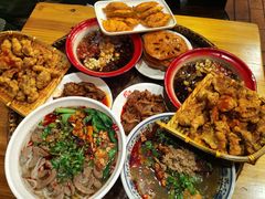 -爆炸头阿姨小四川正宗川味小吃(无任何分店)