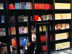 -钟书阁(松江泰晤士小镇店)