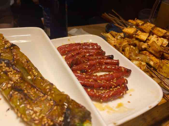 赫军辉烧烤(世光路店)-"91火的不行不排队吃不上的军辉烧烤开了分.