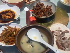 -阿瓦山寨·湘菜现炒·剁椒鱼头王(咸阳总店)