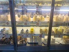 面包甜点陈列柜-凯司令西点房(虹桥路站店)
