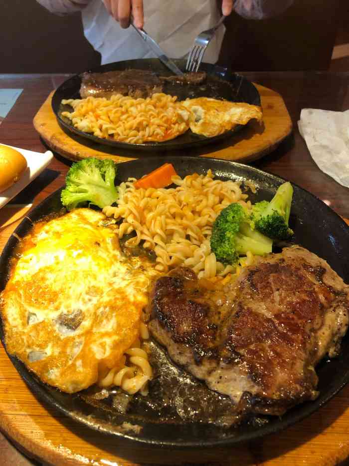 打分 孩子喜欢吃牛排,这家店离家也近,牛排非常入味.