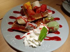水果华夫饼-Lia Cafe Bar Restaurant松山咖啡屋