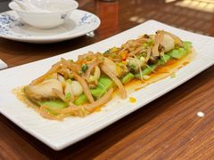 -龙悦湾酒家·八阵鱼生·渔人码头店
