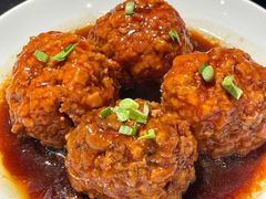 鸭蛋黄狮子头-梅飞酒家(桑园路店)