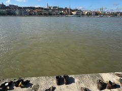 -多瑙河畔鞋履雕塑