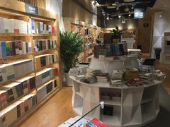 -新华里咖啡书吧(新华书店小寨店)