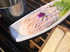 -老牌坊云南鱼豆花火锅(哈西万达店)