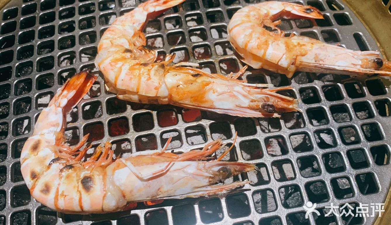 到处都是高级『黑』➕『金』的『烤🥩店』
