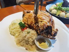 德式烤猪肘配酸菜土豆泥-申德勒加油站西餐厅(日坛路总店)
