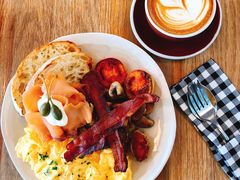 -ROAST coffee & eatery