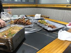 -小山羊功夫串·泰安烧烤·海鲜小炒老地摊店