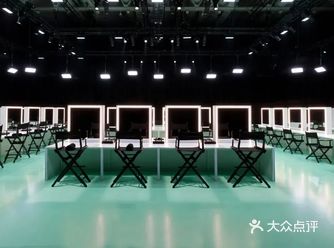 Saint Laurent 2020 秋冬大秀依旧在