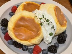 莓果奶油芝士舒芙蕾松饼-UPPER KITCHEN(延安路店)