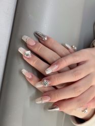 -小黑瓶美甲美睫