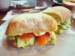 烟熏三文鱼鸡蛋沙拉三明治-Wagas沃歌斯(富力广场店)
