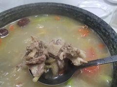 -鲁朗纳麦石锅鸡庄园