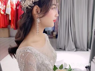姐妹穿上婚纱的样子真好看 想象着婚礼当天，推开礼堂大