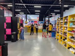 -嘿哟动霸CHUA·新潮玩运动娱乐中心·蹦床滑冰团建乐园