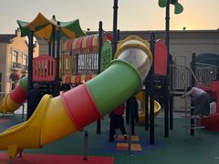 -王府井奥莱临潼小镇(临潼店)