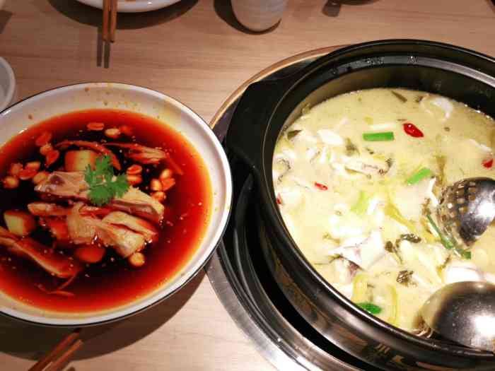 鱼(江阴八佰伴南门店)-"本素酸菜鱼是一家连锁的专吃酸菜鱼的餐饮店