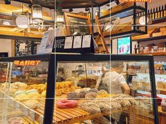 面包甜点陈列柜-BROAD面包路·欧式面包(龙湖时代C馆店)