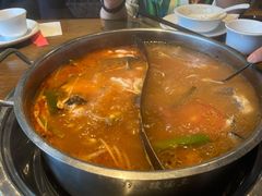 酸汤鸳鸯锅底-阿婉贵州苗家酸汤鱼(梅林店)