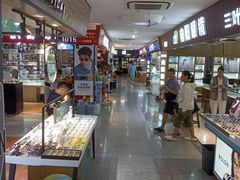 -三叶眼镜城批发市场(上海火车站店)