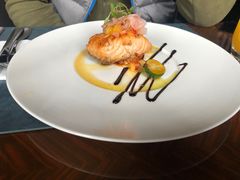 海苔酥配烤三文鱼-YUE·6·西式融合餐厅(外滩六号店)