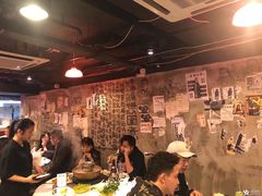 大堂-鲜入围煮花胶鸡海鲜火锅