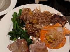 -大中华希尔顿酒店-念自助餐·嗨啤·小龙虾