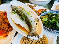 -鸿一饭店(隐秀路店)