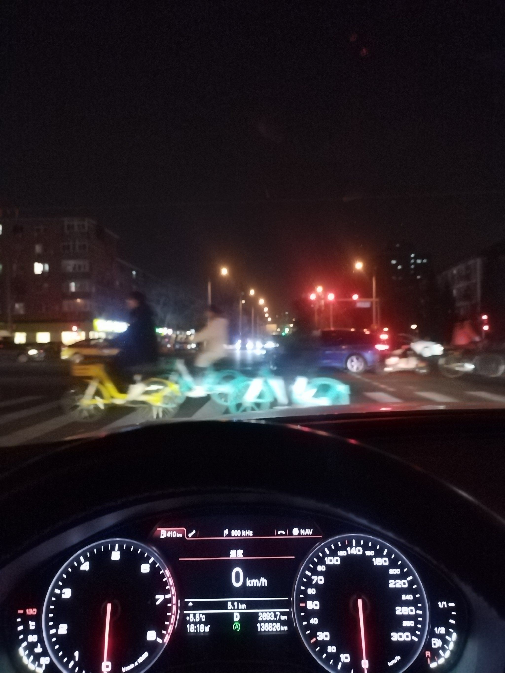 城里车流不停歇