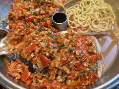 -鱼鲜饭香·招牌汽锅剁椒鱼头王