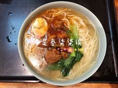 红烧牛肉面-亮亮面馆(经六路店)