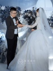 点击看大图 -曼青婚纱礼服馆