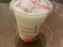草莓酸奶星冰乐-星巴克(深圳湾体育中心店)