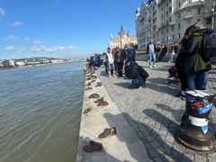 -多瑙河畔鞋履雕塑