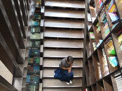 -钟书阁(松江泰晤士小镇店)