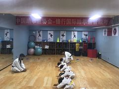 -嗨动跆拳道体能馆(菜百店)