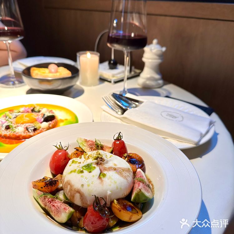 文艺又高雅 | 窗外是老电车,窗内是西餐厅